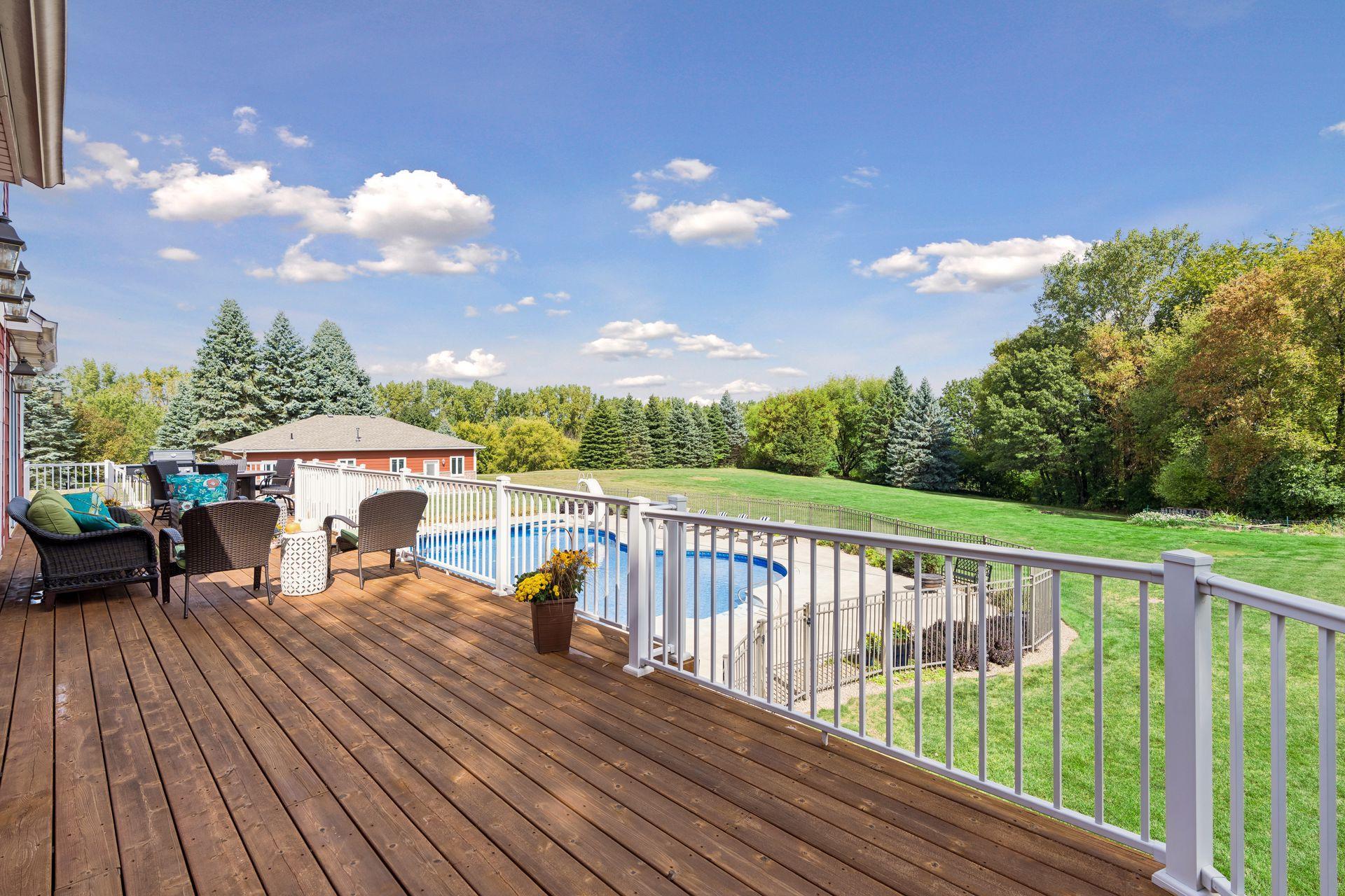 Main Floor Huge Deck