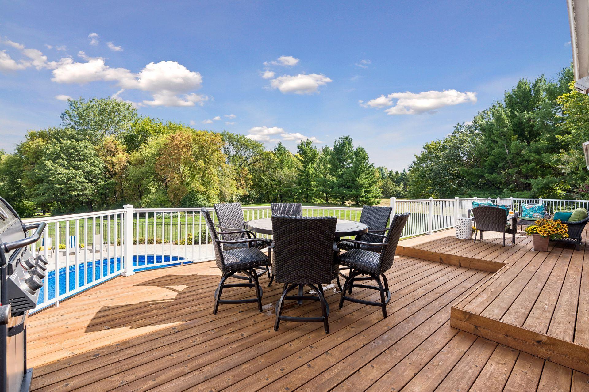 Main Floor Huge Deck