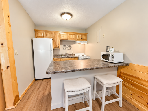 Kitchen and countertop seating