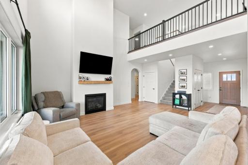 2 story ceilings with CATWALK upstairs