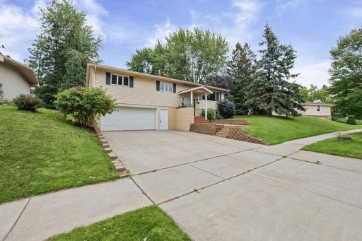 Photo for 407 Mesabi Drive, Hibbing, MN 55746 - listing #7147280 407 Mesabi Drive, Hibbing, MN 55746