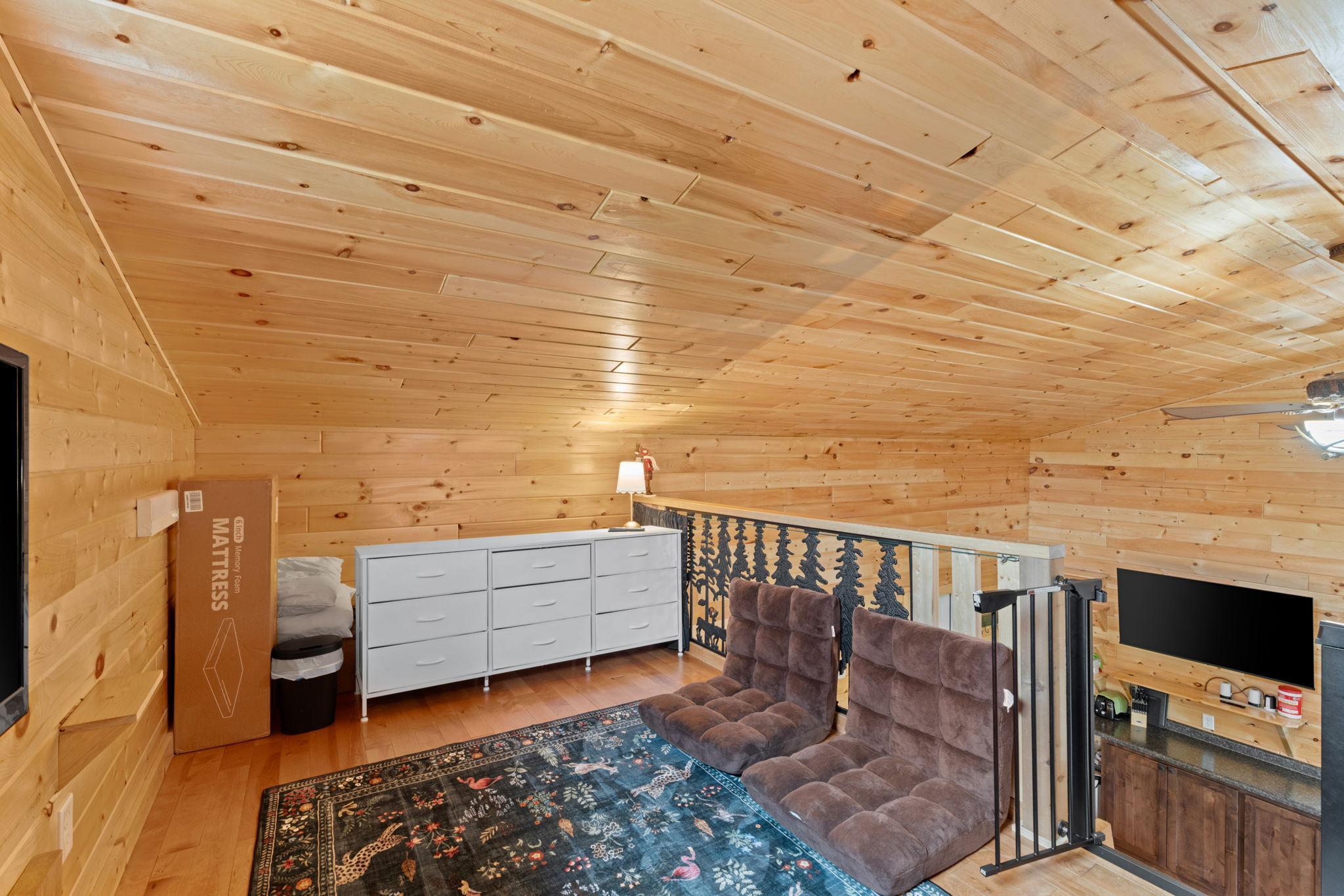 19-web-or-mls-18965 124th Ln-19.jpg