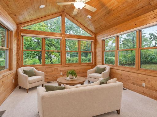 This image has been virtually staged with digitally added furniture and dÃ©cor. Refer to the unstaged photos and an in-person showing for the propertyâs actual condition.