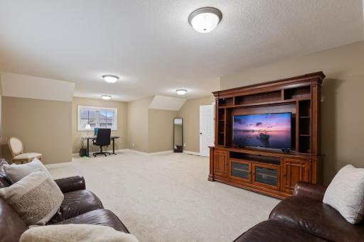 9060 Degler Circle, Chanhassen, MN 55317