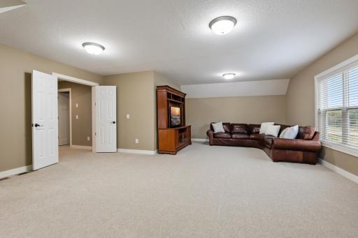9060 Degler Circle, Chanhassen, MN 55317