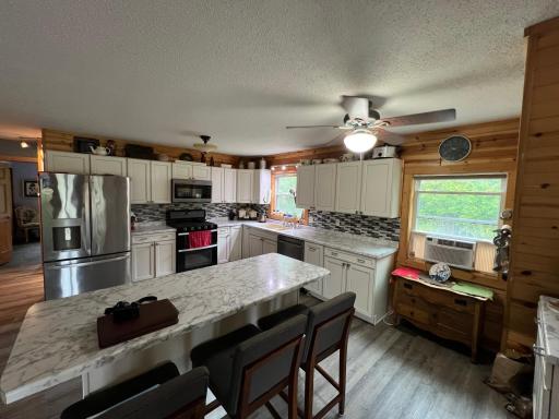 Kitchen 2.jpeg