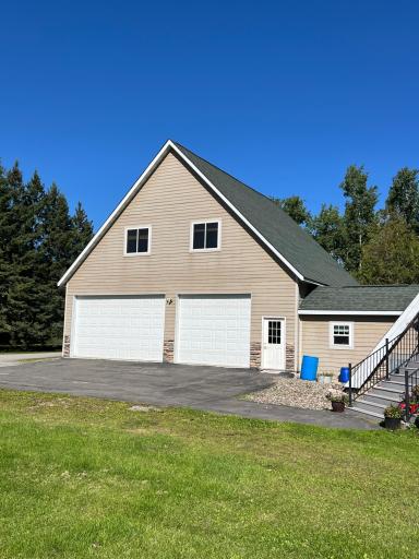 Attached garage.jpeg