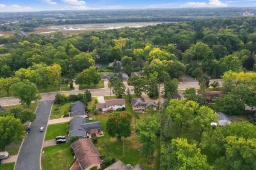 35-web-or-mls-1436 E Old Shakopee Rd-21.jpg