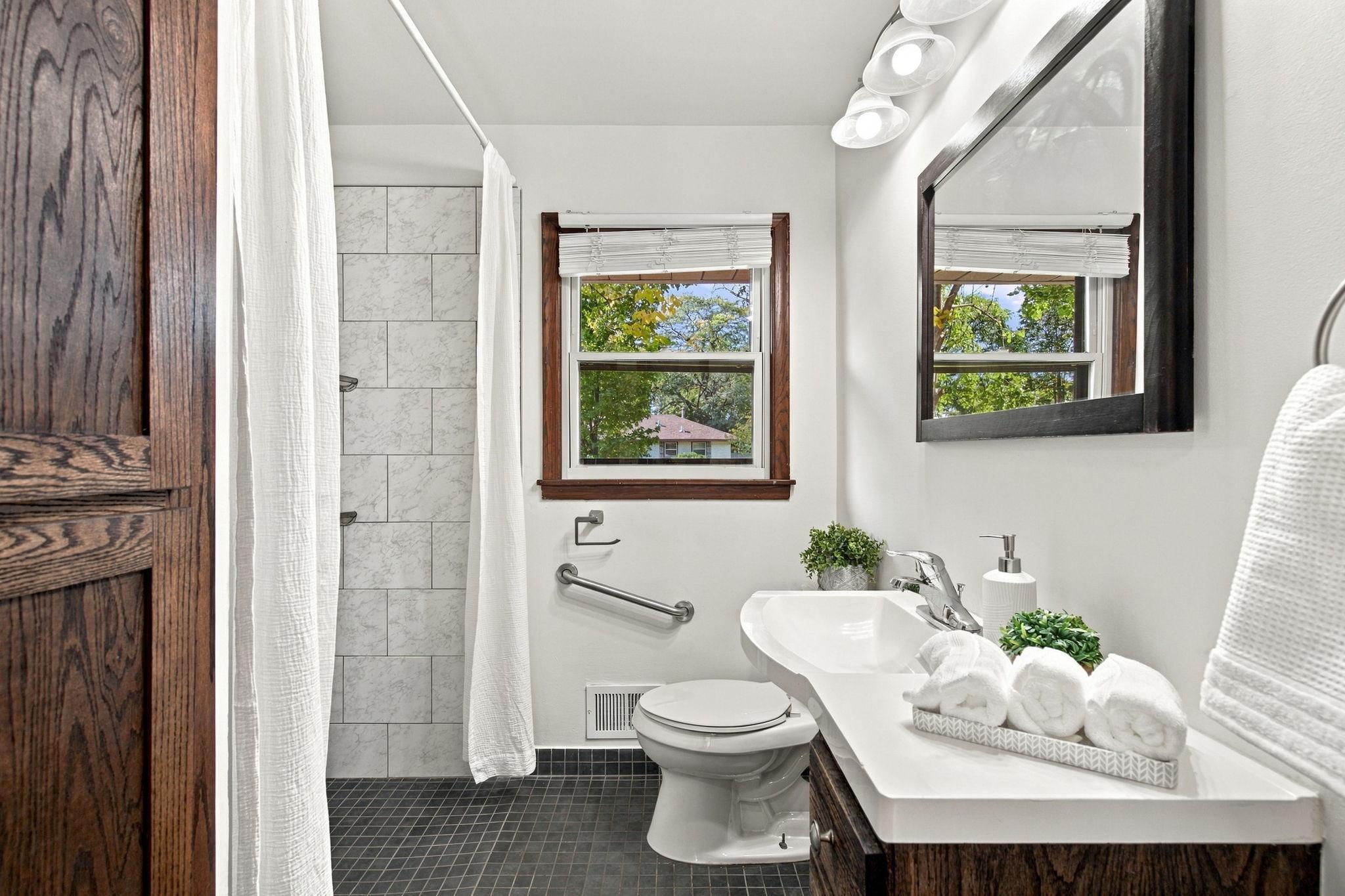 Bathroom main Floor