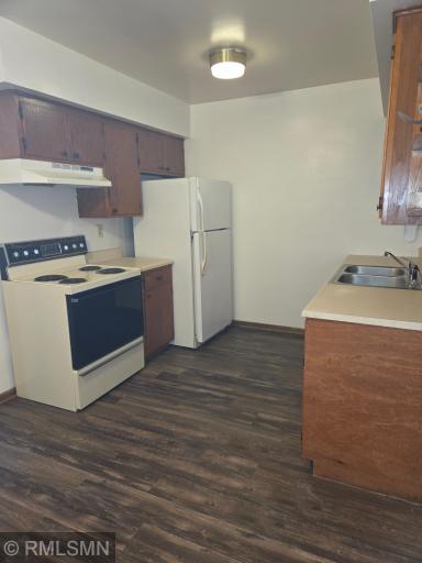 2 kitchen.jpg