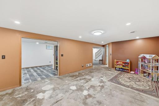 850 S Alger Avenue, Rush City, MN 55069