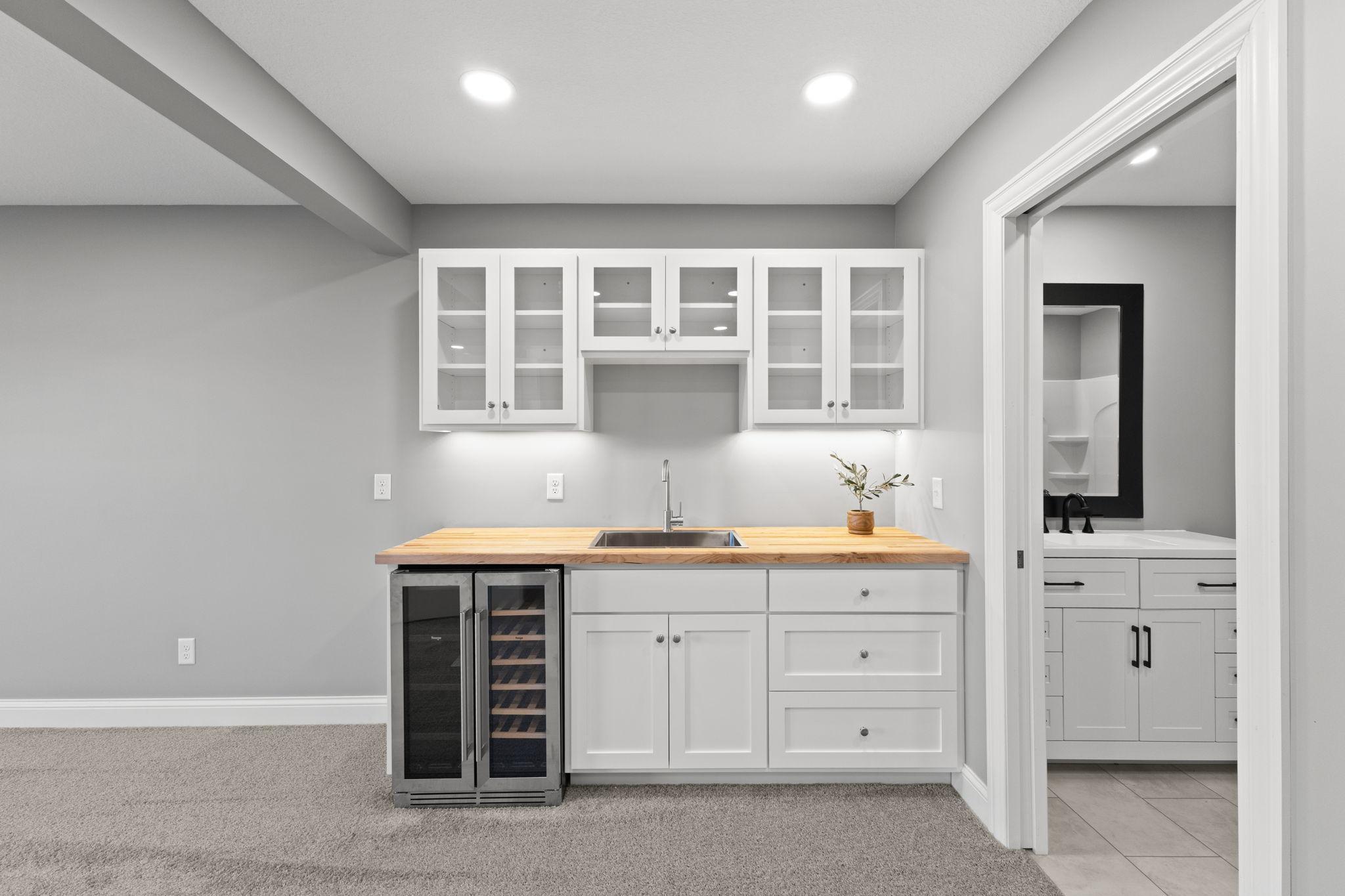 Built-in wet bar!
