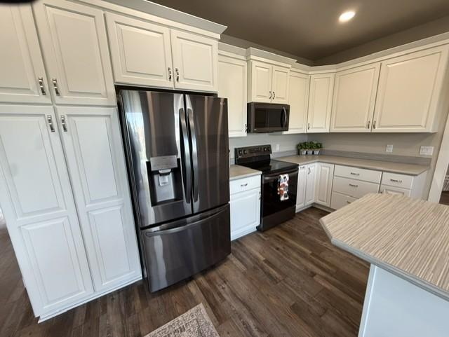 Love the black fridge!