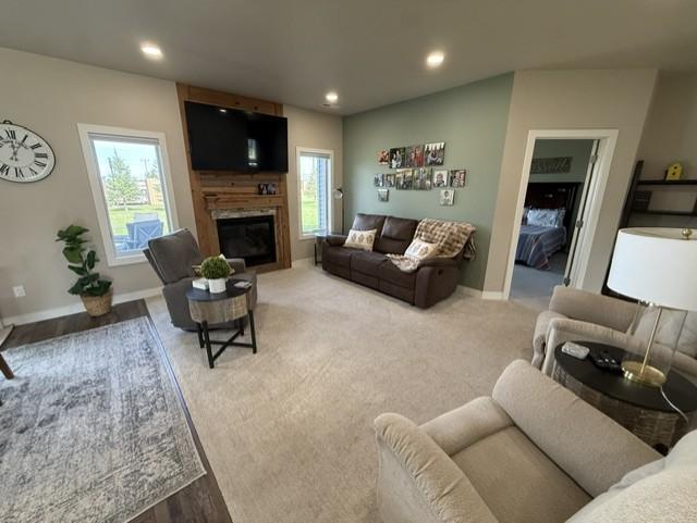 Living room w/gas fieplace