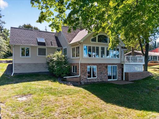 South Lindstrom Lake Home with Walkout Lower Level and Lakeside Yard