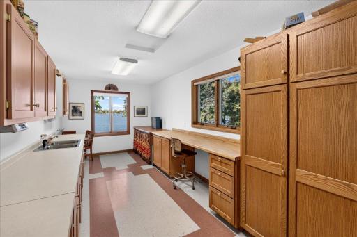 Amazing Craft room/Hobby Room with Lakeviews and dual access points
