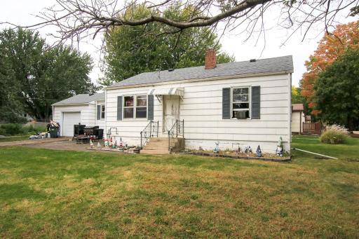 1327 Owen Avenue N, Glencoe, MN 55336