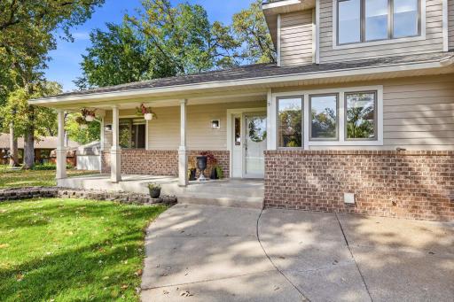 1275 Rolling Oaks Lane NW, Hutchinson, MN 55350