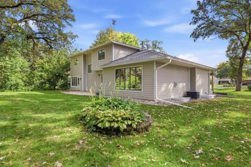 1275 Rolling Oaks Lane NW, Hutchinson, MN 55350
