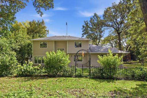 1275 Rolling Oaks Lane NW, Hutchinson, MN 55350