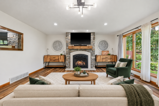 1275 Rolling Oaks Lane NW, Hutchinson, MN 55350