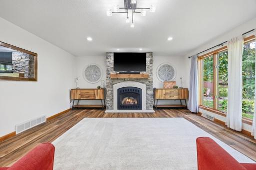 1275 Rolling Oaks Lane NW, Hutchinson, MN 55350