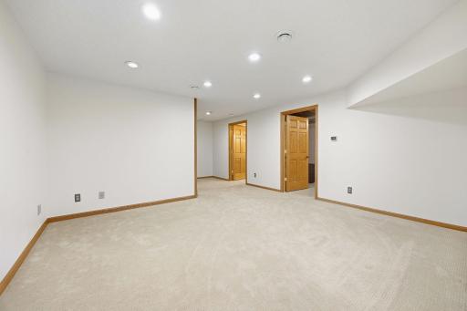 1275 Rolling Oaks Lane NW, Hutchinson, MN 55350