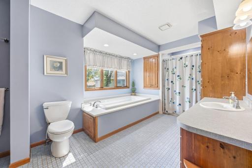1275 Rolling Oaks Lane NW, Hutchinson, MN 55350