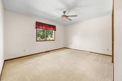 1275 Rolling Oaks Lane NW, Hutchinson, MN 55350