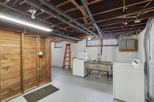 595 Syndicate Street N, Saint Paul, MN 55104