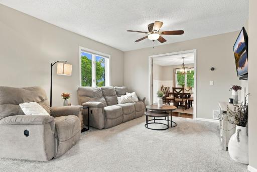 21-web-or-mls-4875_Cottonwood_Lane_North_Plymouth_03261.jpg