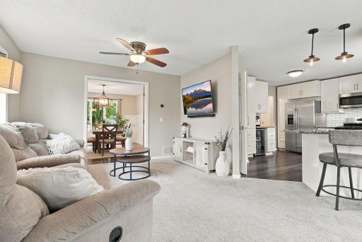 23-web-or-mls-4875_Cottonwood_Lane_North_Plymouth_03271.jpg