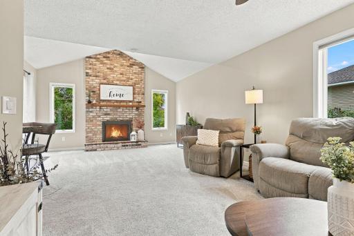 25-web-or-mls-4875_Cottonwood_Lane_North_Plymouth_03281.jpg