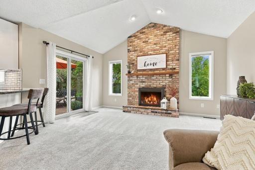 28-web-or-mls-4875_Cottonwood_Lane_North_Plymouth_03296.jpg