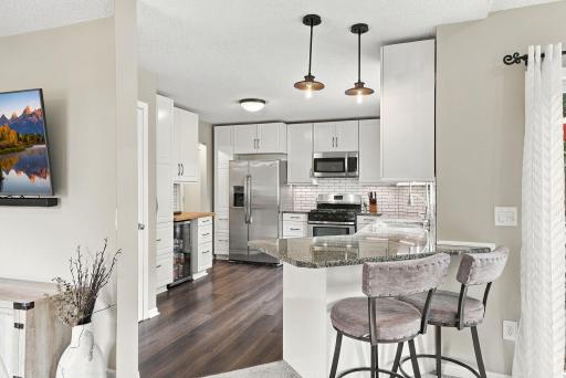 34-web-or-mls-4875_Cottonwood_Lane_North_Plymouth_03321.jpg