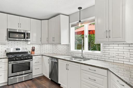 36-web-or-mls-4875_Cottonwood_Lane_North_Plymouth_03351.jpg