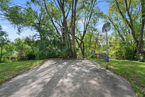 1170 Stoughton Avenue, Chaska, MN 55318
