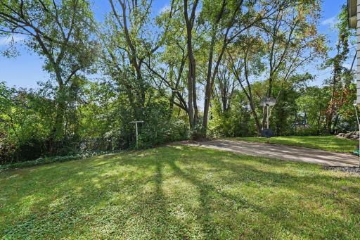 1170 Stoughton Avenue, Chaska, MN 55318