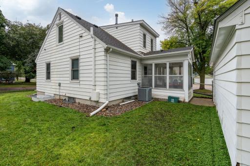 1204 N 4th Street, Mankato, MN 56001