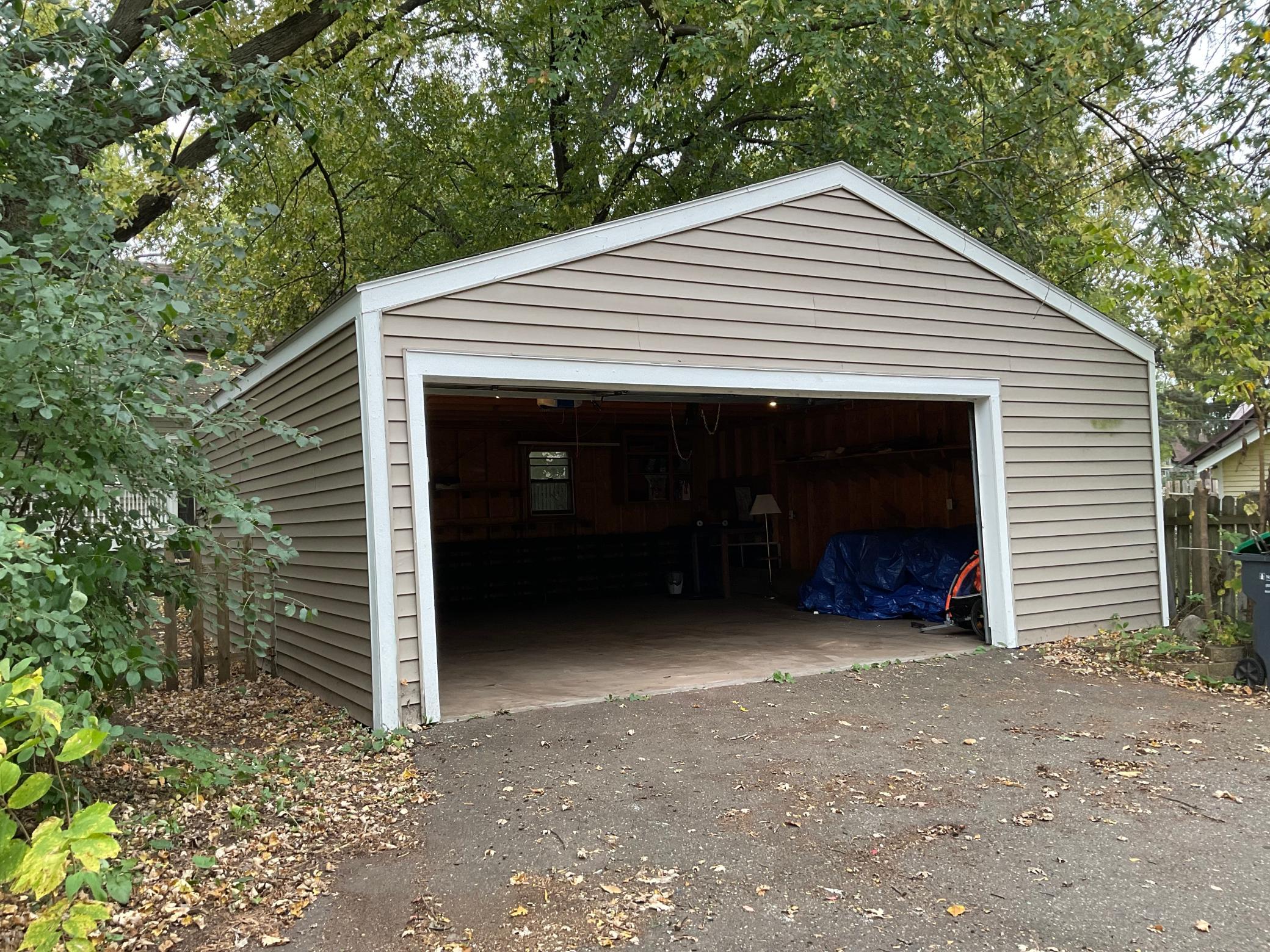 This garage sits at the end of the alley
