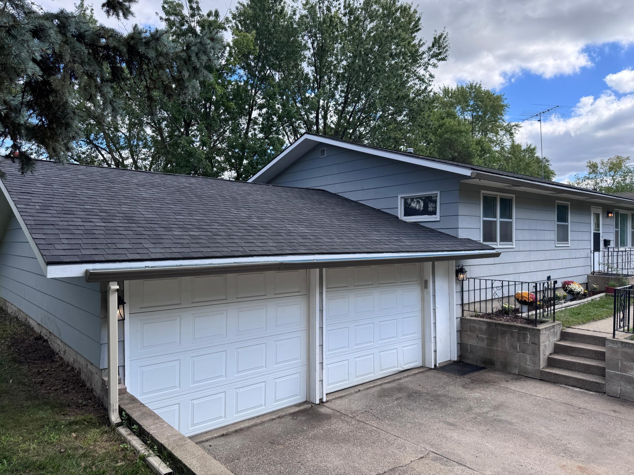 Double Stall oversized attached garage