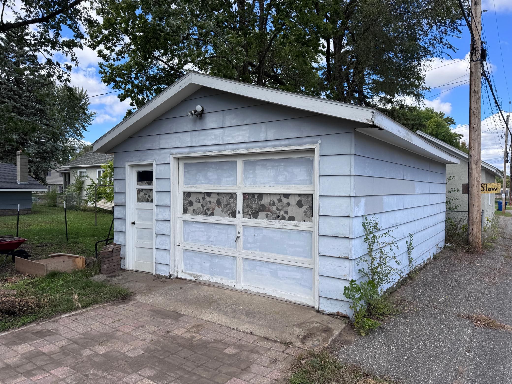 Detached 1 stall garage