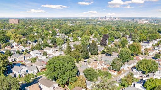 Convenient Highland Park location with easy access to the Mississippi River trails and downtown Saint Paul. The Mississippi River Gorge Regional Park includes miles of paved trails and scenic overlooks along the river.
