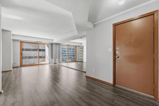 27-web-or-mls-121 Washington Ave S 702-1.jpg