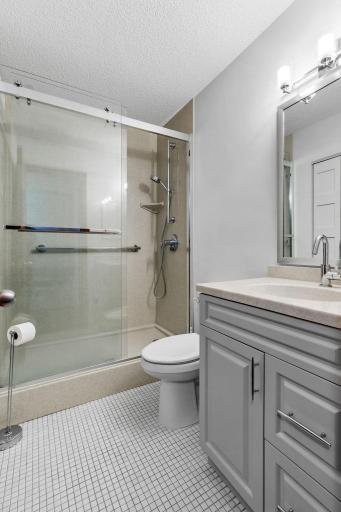 43-web-or-mls-121 Washington Ave S 702-17.jpg