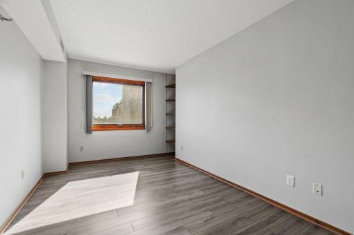 38-web-or-mls-121 Washington Ave S 702-12.jpg