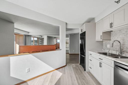 35-web-or-mls-121 Washington Ave S 702-9.jpg