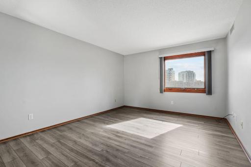 40-web-or-mls-121 Washington Ave S 702-14.jpg