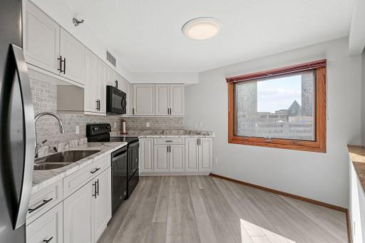32-web-or-mls-121 Washington Ave S 702-6.jpg