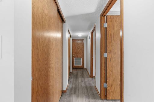 37-web-or-mls-121 Washington Ave S 702-11.jpg